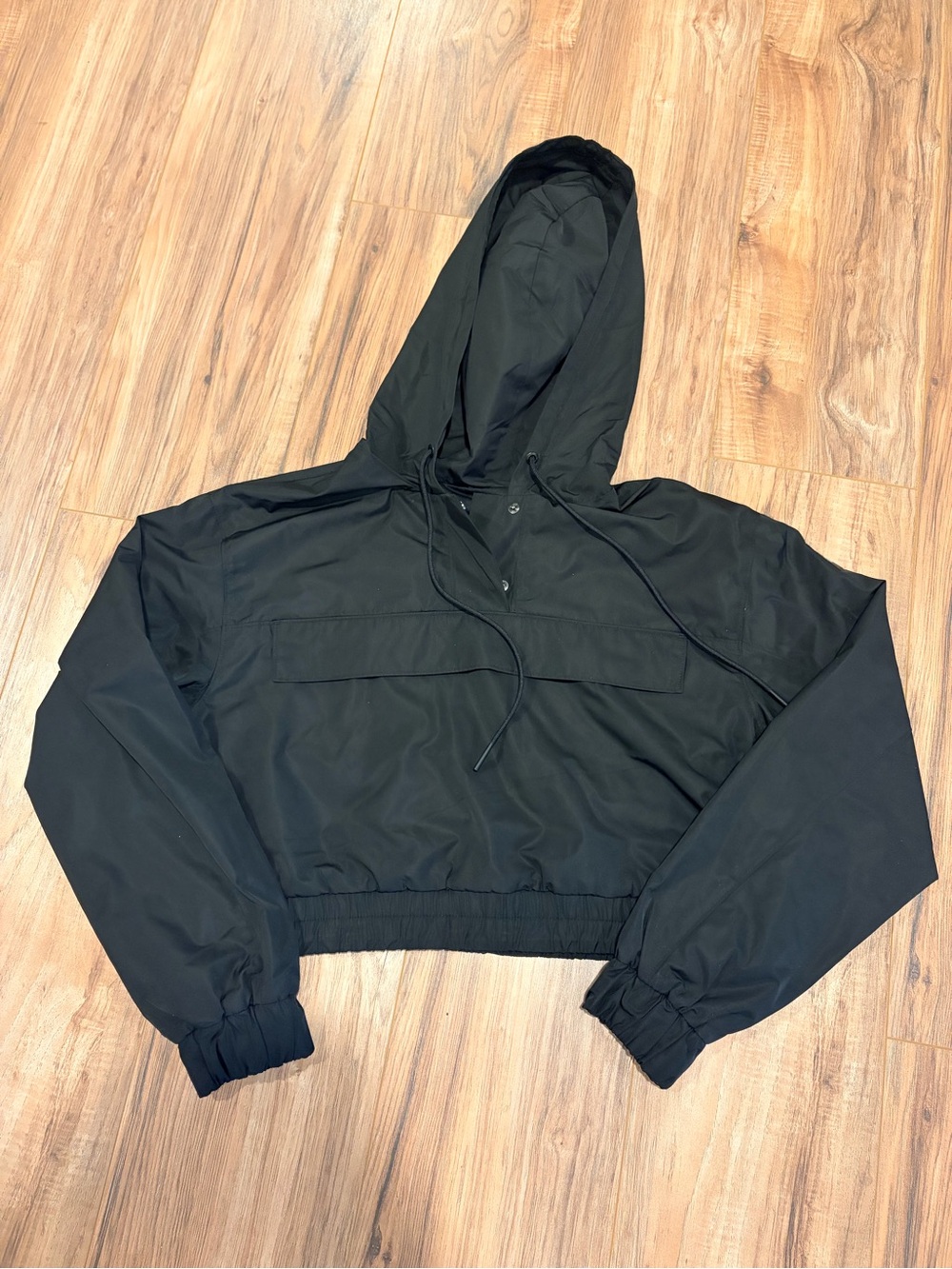 Alo Yoga International Anorak Hoodie featuring a cropped fit